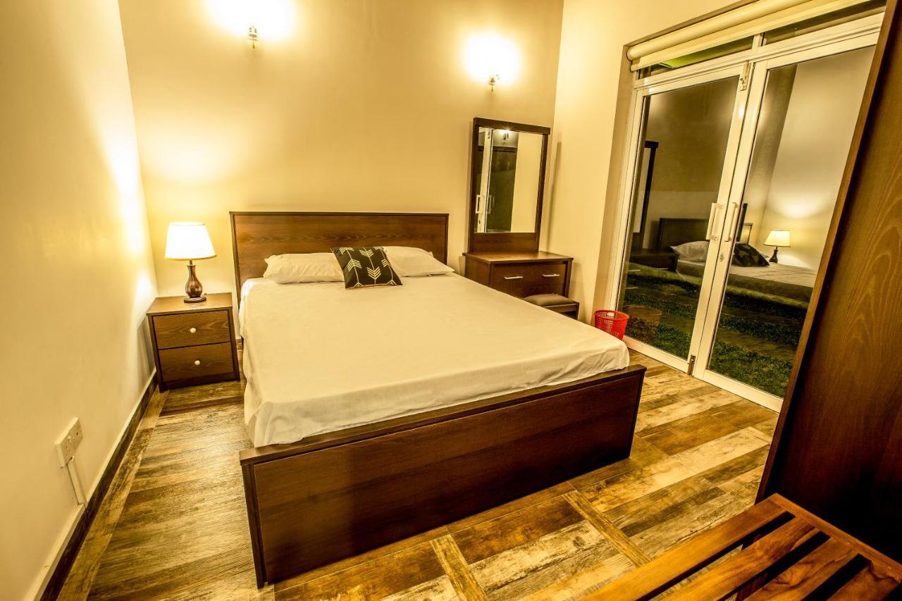 Temple Pond Villa Colombo Пилияндала Экстерьер фото