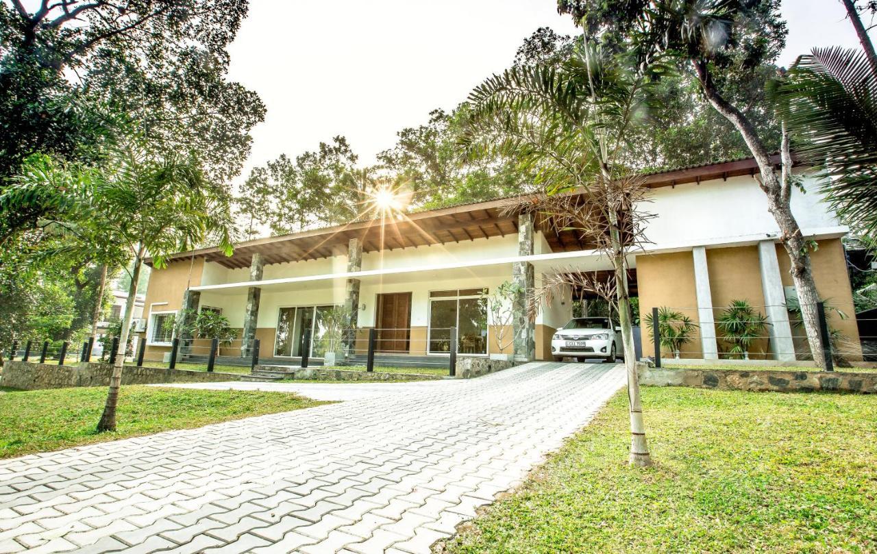 Temple Pond Villa Colombo Пилияндала Экстерьер фото