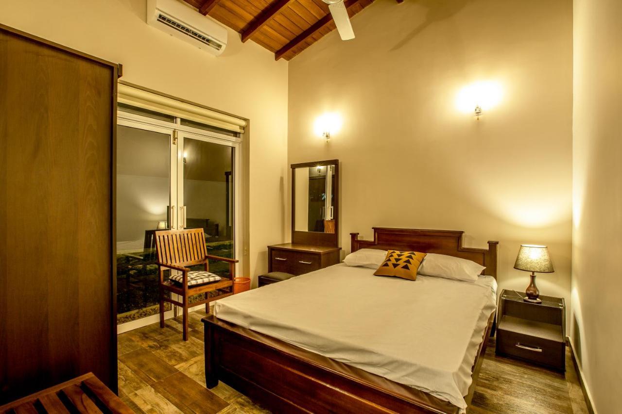 Temple Pond Villa Colombo Пилияндала Экстерьер фото