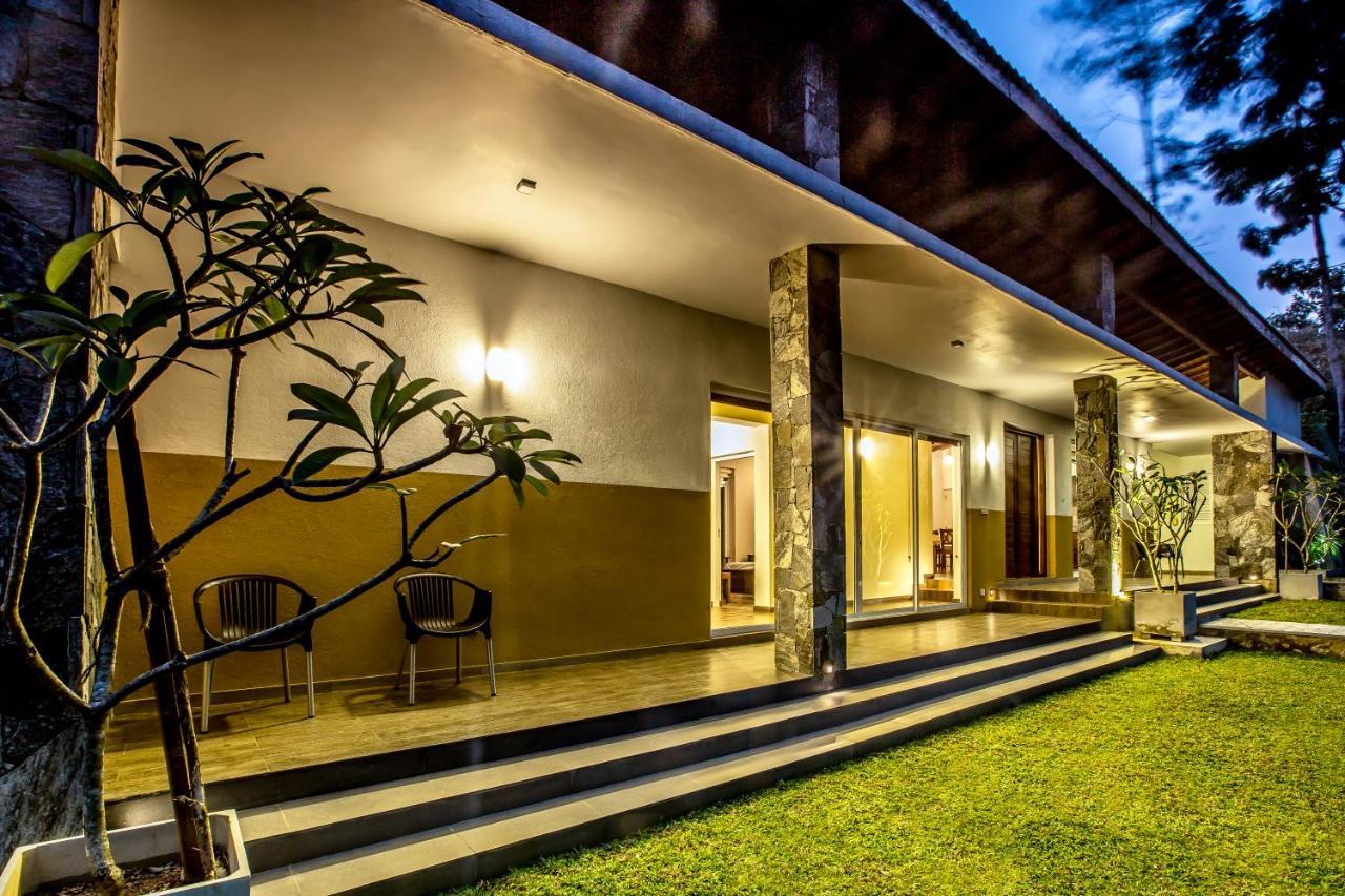 Temple Pond Villa Colombo Пилияндала Экстерьер фото
