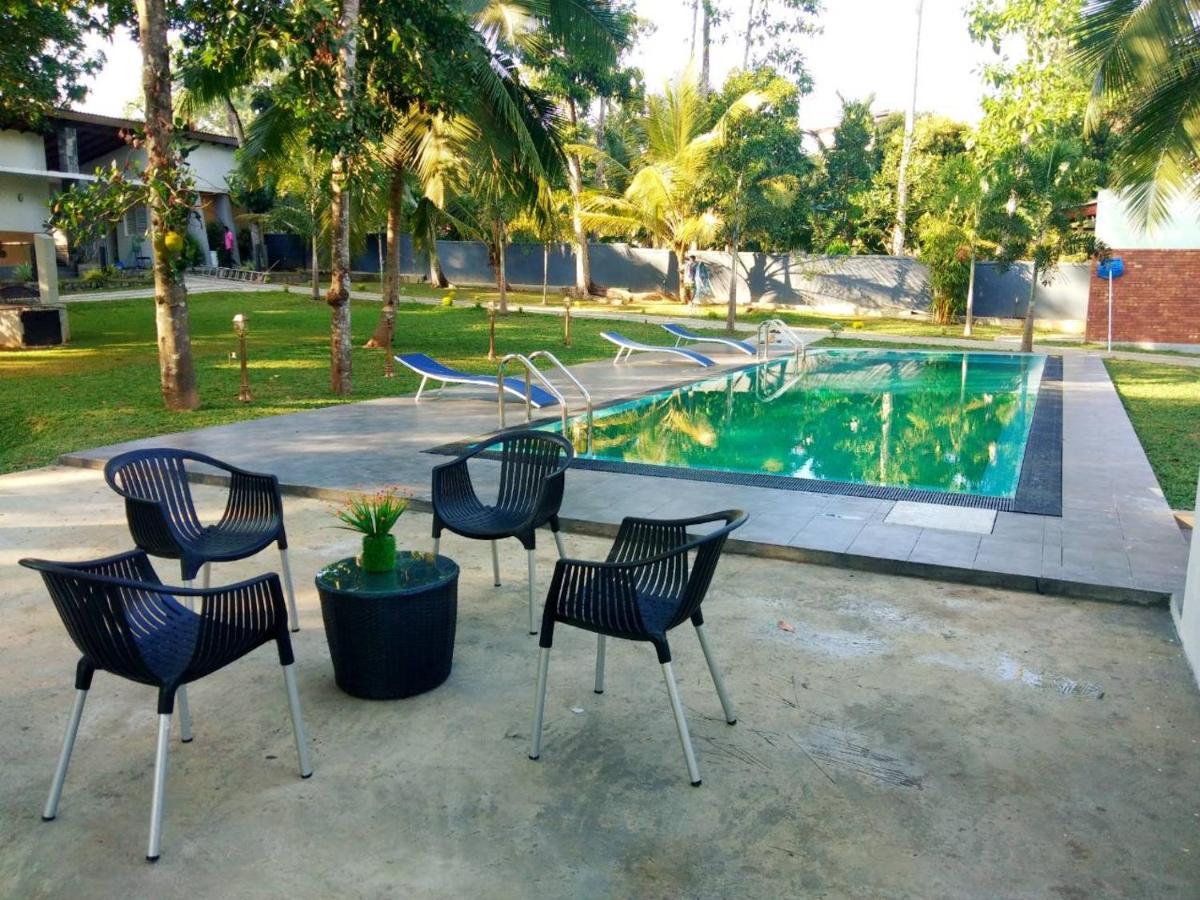Temple Pond Villa Colombo Пилияндала Экстерьер фото