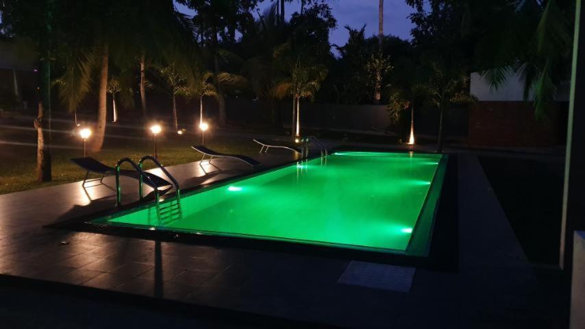 Temple Pond Villa Colombo Пилияндала Экстерьер фото